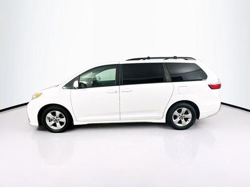 2018 Toyota Sienna LE