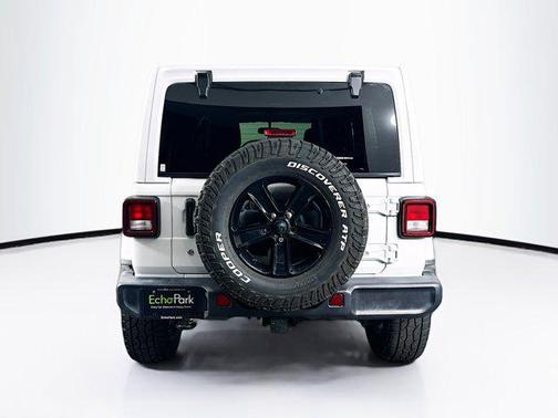 Bright White Clearcoat 2020 Jeep Wrangler Unlimited Sahara