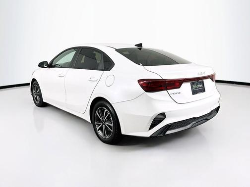 Snow White Pearl 2022 Kia Forte LXS
