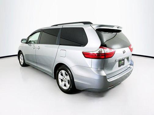 2016 Toyota Sienna LE