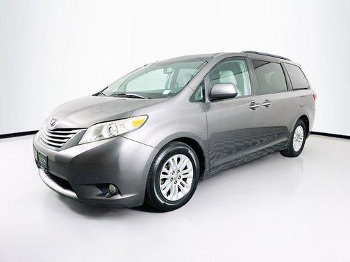 2017 Toyota Sienna XLE