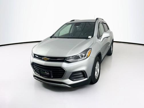 Silver Ice Metallic 2019 Chevrolet Trax LT