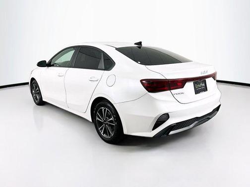 Snow White Pearl 2024 Kia Forte LXS