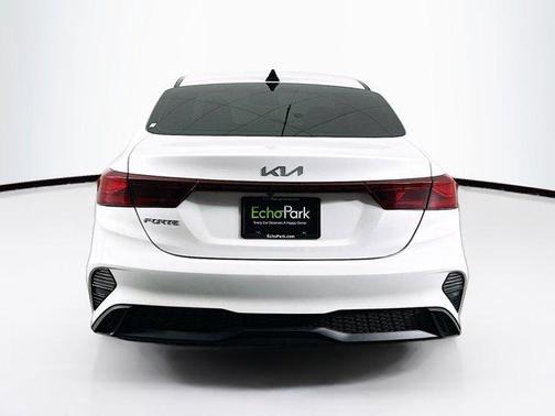 Snow White Pearl 2024 Kia Forte LXS
