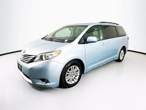2017 Toyota Sienna XLE