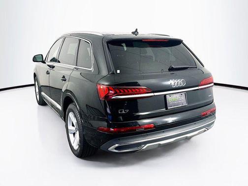 Mythos Black Metallic 2023 Audi Q7 45 Premium Plus