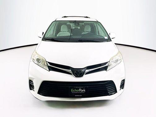 2019 Toyota Sienna LE