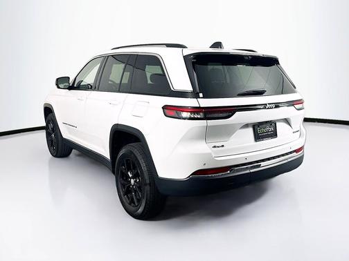 Bright White Clearcoat 2023 Jeep Grand Cherokee Limited
