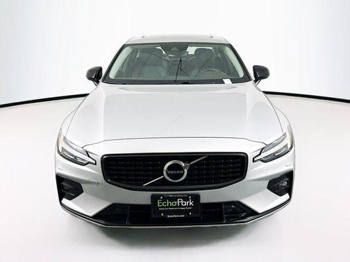 2022 Volvo S60 T5 Momentum