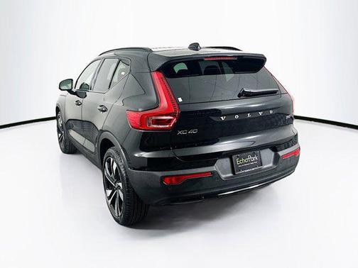 2025 Volvo XC40 B5 Plus Dark Theme