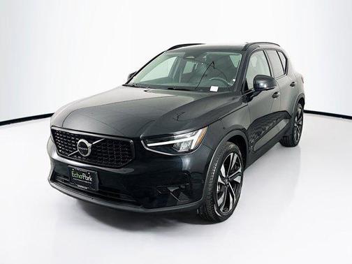 2025 Volvo XC40 B5 Plus Dark Theme