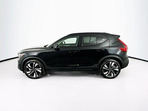 2025 Volvo XC40 B5 Plus Dark Theme