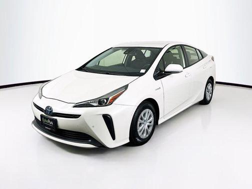 Blizzard Pearl 2020 Toyota Prius LE