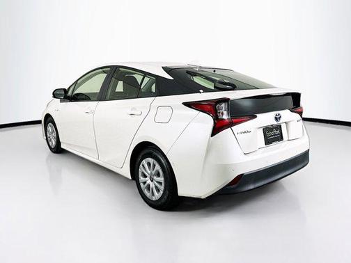 Blizzard Pearl 2020 Toyota Prius LE