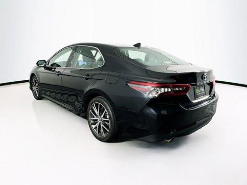 2023 Toyota Camry Hybrid XLE