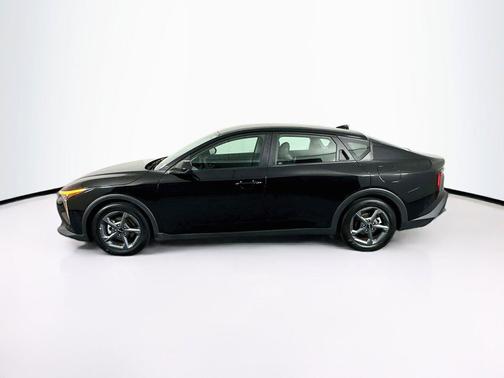 Aurora Black Pearl 2025 Kia K4 LXS