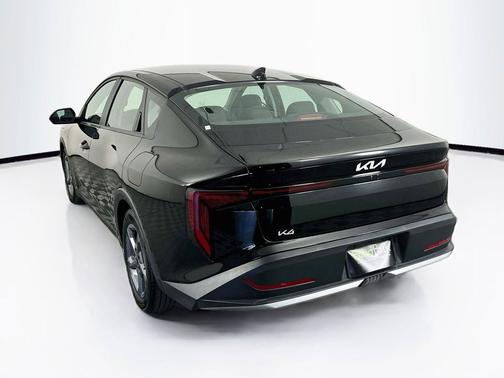 Aurora Black Pearl 2025 Kia K4 LXS