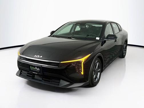 Aurora Black Pearl 2025 Kia K4 LXS