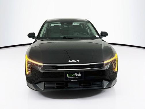 Aurora Black Pearl 2025 Kia K4 LXS