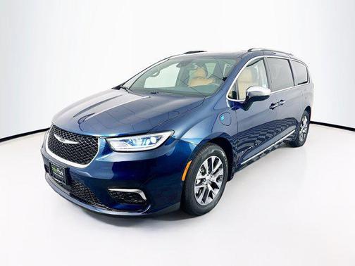 2023 Chrysler Pacifica L