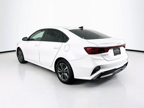 Snow White Pearl 2024 Kia Forte LXS