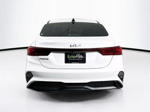 Snow White Pearl 2024 Kia Forte LXS