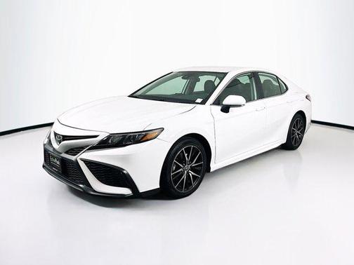 Ice Cap 2024 Toyota Camry SE