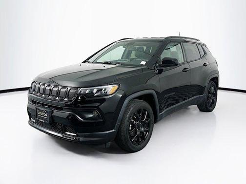 Diamond Black Crystal Pearlcoat 2022 Jeep Compass Latitude