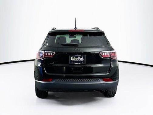 Diamond Black Crystal Pearlcoat 2022 Jeep Compass Latitude
