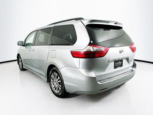 2020 Toyota Sienna XLE