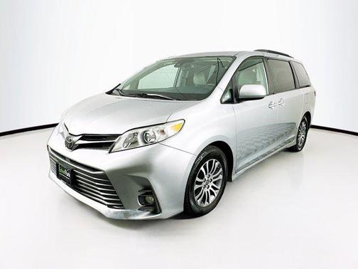 2020 Toyota Sienna XLE