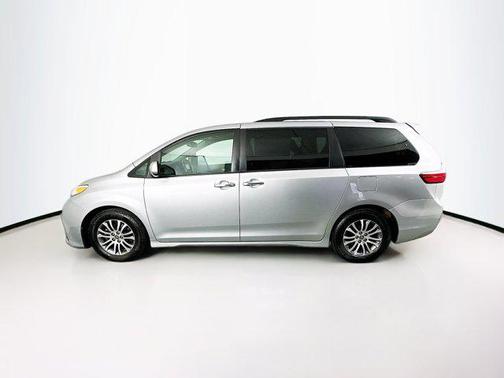 2020 Toyota Sienna XLE