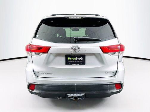 2017 Toyota Highlander SE