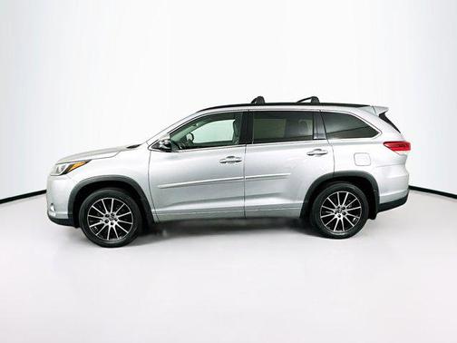2017 Toyota Highlander SE
