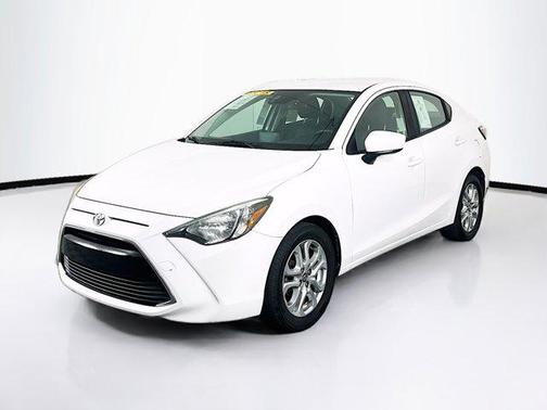 Frost 2018 Toyota Yaris iA Base