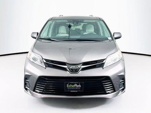 2018 Toyota Sienna LE