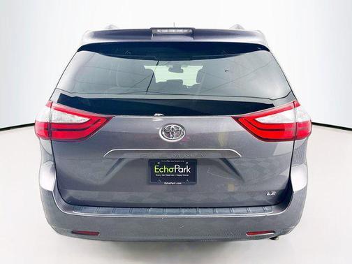 2018 Toyota Sienna LE