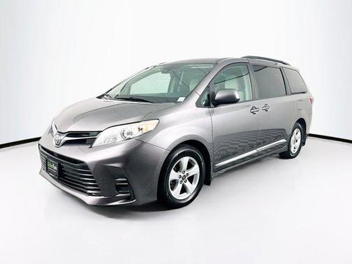 2018 Toyota Sienna LE