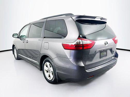 2018 Toyota Sienna LE