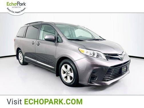 2018 Toyota Sienna LE