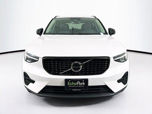 2025 Volvo XC40 B5 Plus Dark Theme