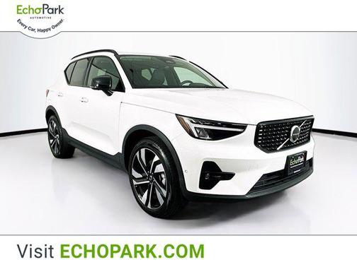 2025 Volvo XC40 B5 Plus Dark Theme