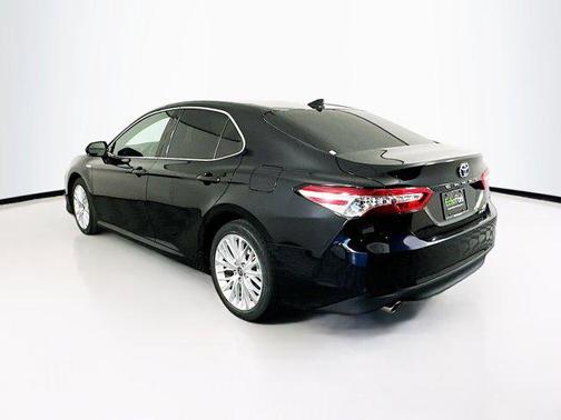 2020 Toyota Camry Hybrid XLE