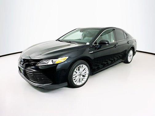 2020 Toyota Camry Hybrid XLE