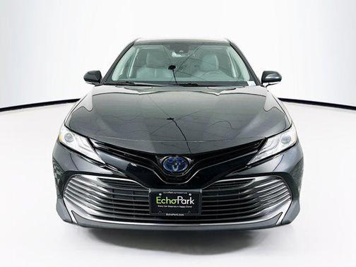 2020 Toyota Camry Hybrid XLE