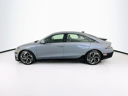 Silver Dawn Metallic 2023 Volvo C40 Recharge Pure Electric Twin Plus