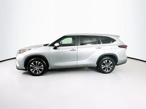 Celestial Silver Metallic 2024 Toyota Highlander XLE