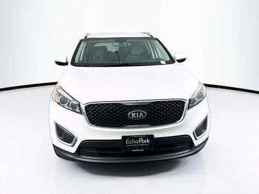 Snow White Pearl 2017 Kia Sorento LX
