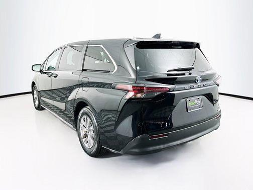 2024 Toyota Sienna LE