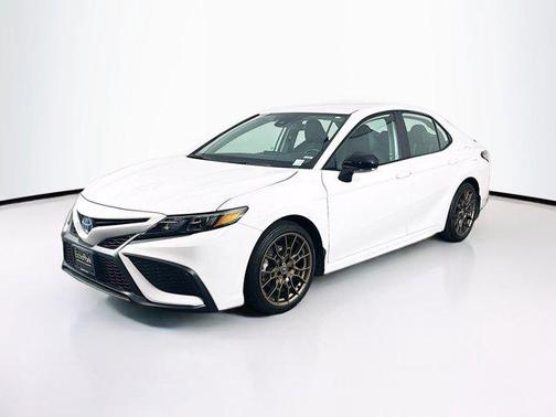 2024 Toyota Camry Hybrid SE